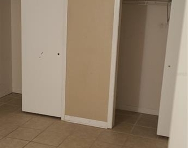 3813 N Oak Drive - Photo Thumbnail 6