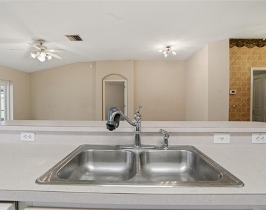 29417 Crossland Drive - Photo Thumbnail 15