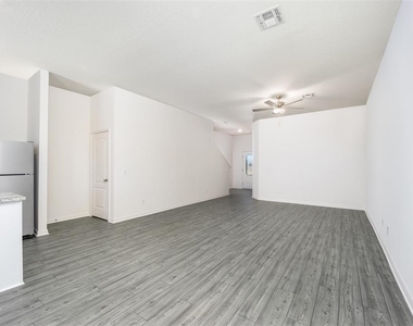 672 Poppy Lane - Photo Thumbnail 3