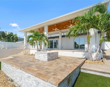 3924 Versailles Drive - Photo Thumbnail 32