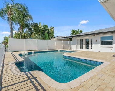 3924 Versailles Drive - Photo Thumbnail 29