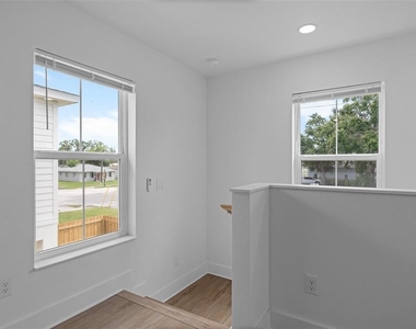 505 43rd Street S - Photo Thumbnail 12