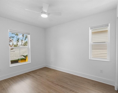 505 43rd Street S - Photo Thumbnail 6