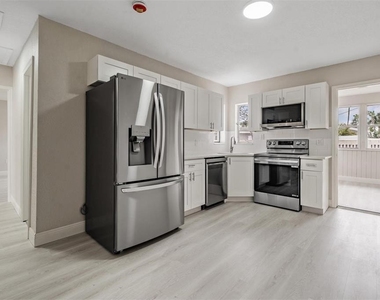 14040 Miramar Avenue - Photo Thumbnail 11