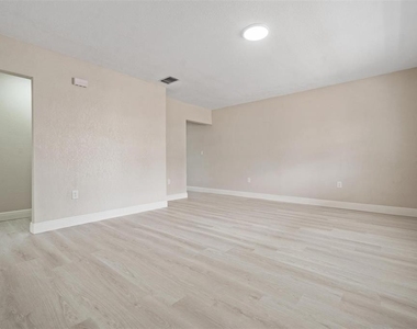 14040 Miramar Avenue - Photo Thumbnail 6