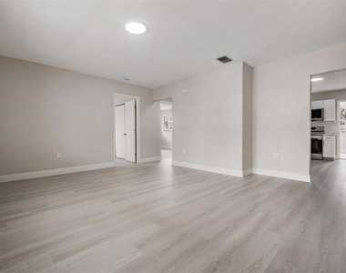 14040 Miramar Avenue - Photo Thumbnail 5