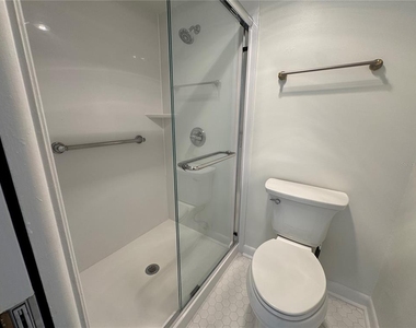 2611 Bayshore Boulevard - Photo Thumbnail 9