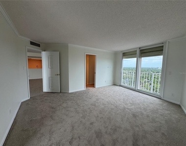 2611 Bayshore Boulevard - Photo Thumbnail 8