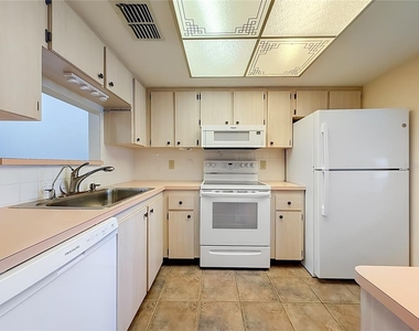 2465 Northside Dr - Photo Thumbnail 3