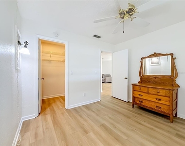 2465 Northside Dr - Photo Thumbnail 15