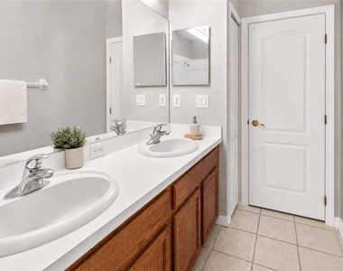 11111 Lakeside Vista Drive - Photo Thumbnail 9