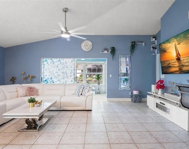 713 Manchester Woods Drive - Photo Thumbnail 5