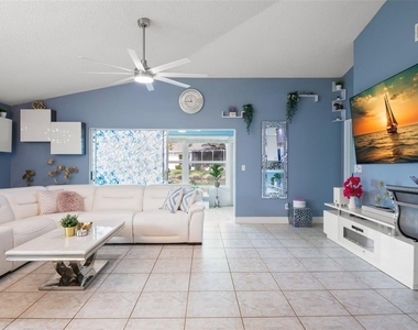 713 Manchester Woods Drive - Photo Thumbnail 4