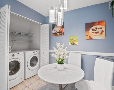 713 Manchester Woods Drive - Photo Thumbnail 20