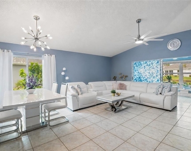 713 Manchester Woods Drive - Photo Thumbnail 7