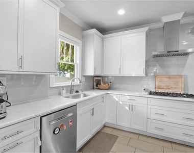 2943 W Bayshore Court - Photo Thumbnail 14