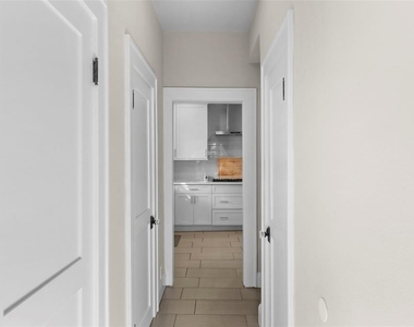 2943 W Bayshore Court - Photo Thumbnail 13