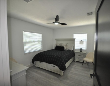 1319 S 56th Street - Photo Thumbnail 11