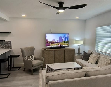 1319 S 56th Street - Photo Thumbnail 6