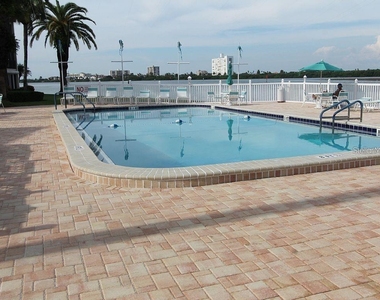 830 S Gulfview Boulevard - Photo Thumbnail 10
