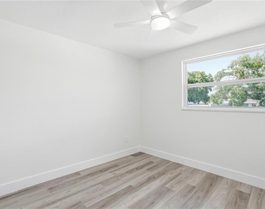 1004 Idlebriar Way - Photo Thumbnail 17