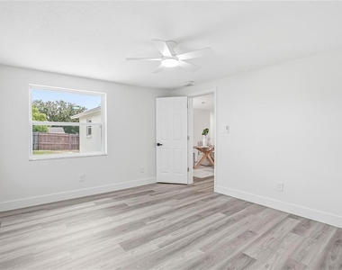 1004 Idlebriar Way - Photo Thumbnail 20