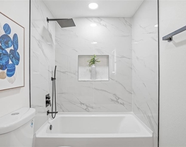 1004 Idlebriar Way - Photo Thumbnail 16