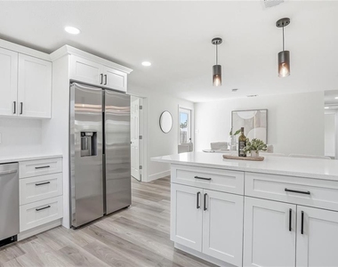 1004 Idlebriar Way - Photo Thumbnail 8
