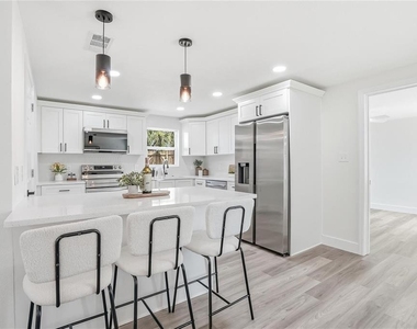 1004 Idlebriar Way - Photo Thumbnail 5