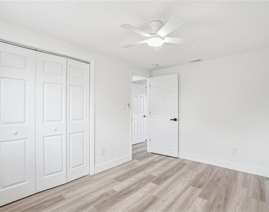 1004 Idlebriar Way - Photo Thumbnail 14