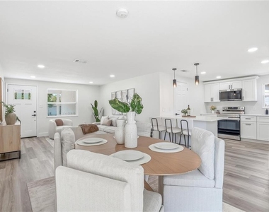 1004 Idlebriar Way - Photo Thumbnail 4