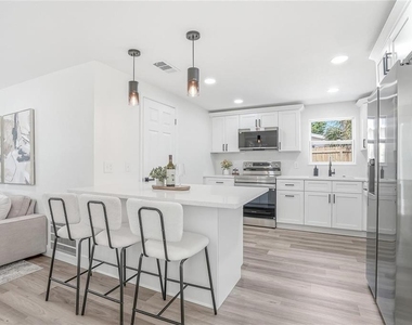 1004 Idlebriar Way - Photo Thumbnail 6