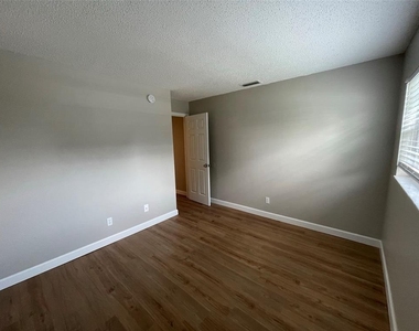 511 Duchess Court - Photo Thumbnail 10