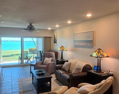6295 Bahia Del Mar Circle - Photo Thumbnail 12