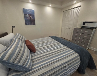 6295 Bahia Del Mar Circle - Photo Thumbnail 5