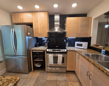 6295 Bahia Del Mar Circle - Photo Thumbnail 11