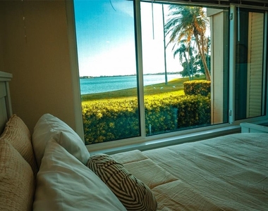 6295 Bahia Del Mar Circle - Photo Thumbnail 18