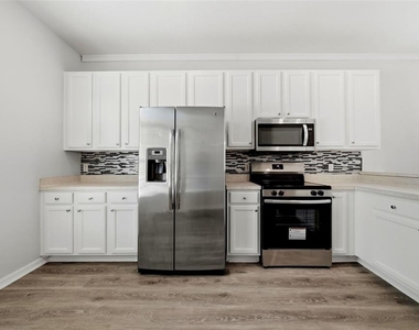403 Laguna Mill Drive - Photo Thumbnail 5
