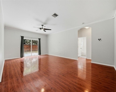 403 Laguna Mill Drive - Photo Thumbnail 9