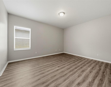 403 Laguna Mill Drive - Photo Thumbnail 13
