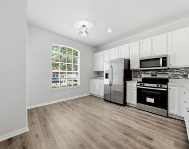403 Laguna Mill Drive - Photo Thumbnail 4