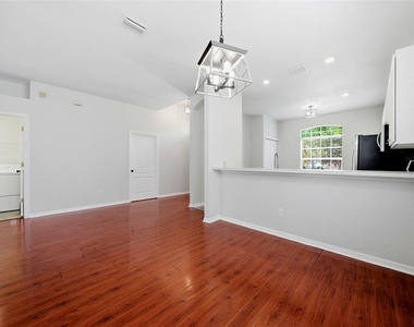 403 Laguna Mill Drive - Photo Thumbnail 3