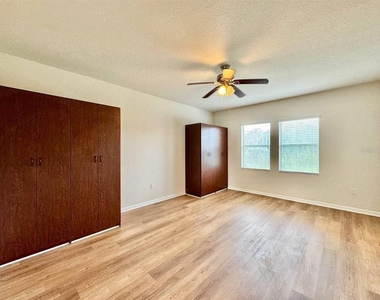 9614 Oak Glade Avenue - Photo Thumbnail 32