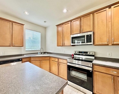 9614 Oak Glade Avenue - Photo Thumbnail 13