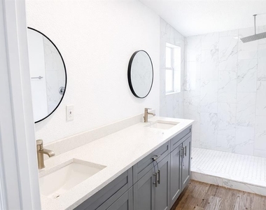 10121 Evanston Lane - Photo Thumbnail 5