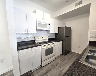 17108 Carrington Park Drive - Photo Thumbnail 4