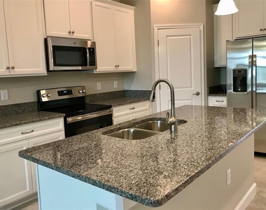 18672 Noble Caspian Drive - Photo Thumbnail 7