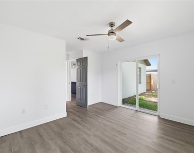 3014 E Osborne Avenue - Photo Thumbnail 22