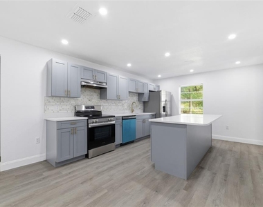 3014 E Osborne Avenue - Photo Thumbnail 9