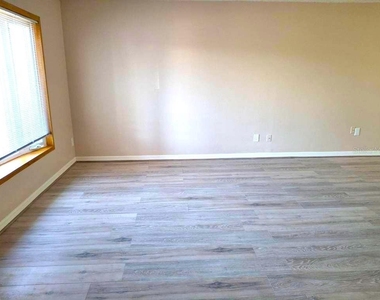 8308 123rd Avenue - Photo Thumbnail 26